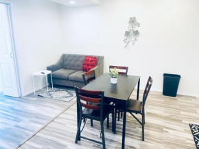 Walking Distance to Valley Glen Park, Newly Furnished 2 Bedroom Apartment 30 days Minimum Booking